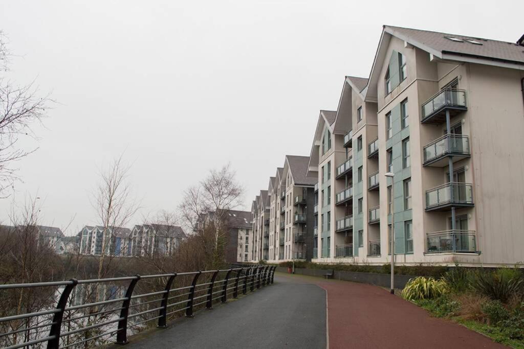 スウォンジーParking, Balcony, Fully Equipped Kitchenアパートメント エクステリア 写真