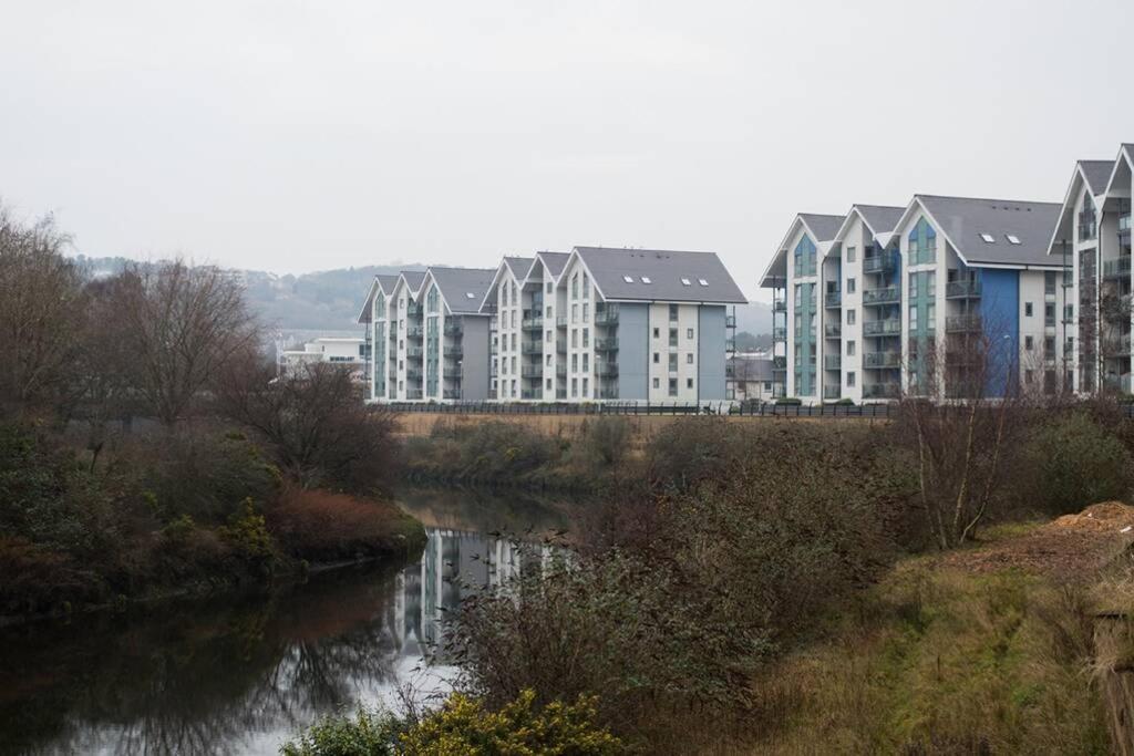 スウォンジーParking, Balcony, Fully Equipped Kitchenアパートメント エクステリア 写真